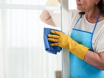¿Cómo limpiar ventanas blancas de PVC?