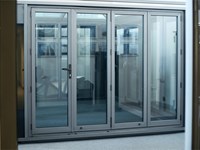 ¿Qué ventajas tiene instalar una puerta de aluminio con Alucavi?